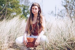 Nandi læder skuldertaske