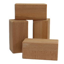 Wooden blocks in a robust, square shape measuring 8x6x6cm. Made of natural wood material suitable for wooden toys.