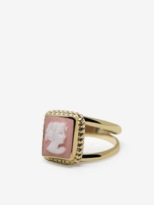 De geliefde roze cameo -ring