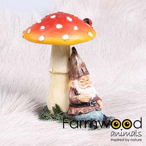 GNOME SLEEPING AGAINST MUSHROOM 10X8X12 CM