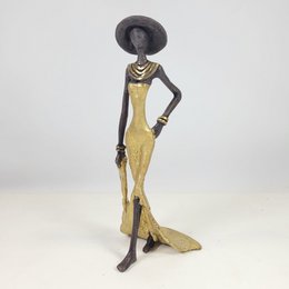 Bronze sculpture "Femme élégante with chapeau" by Soré | different sizes and colors