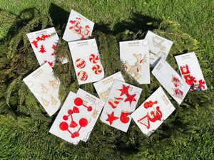 Set of 13 Christmas garlands in red & white