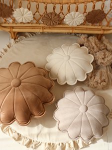 Fluwelen madeliefje kussen - bloemenkussen (8 kleuren) GROOT formaat