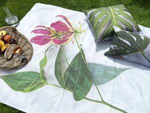 Lillies on Fire - 140x180cm picnic plaid + tote bag