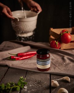 PESTO, KNOFLOOK, OLIE EN CHILI PEPER