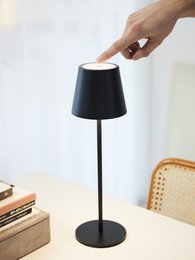 BORDLAMPE ONE SORT