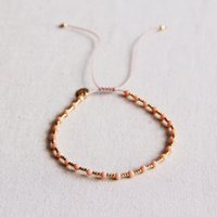 Edelsteen armband met vergulde miyuki – perzik