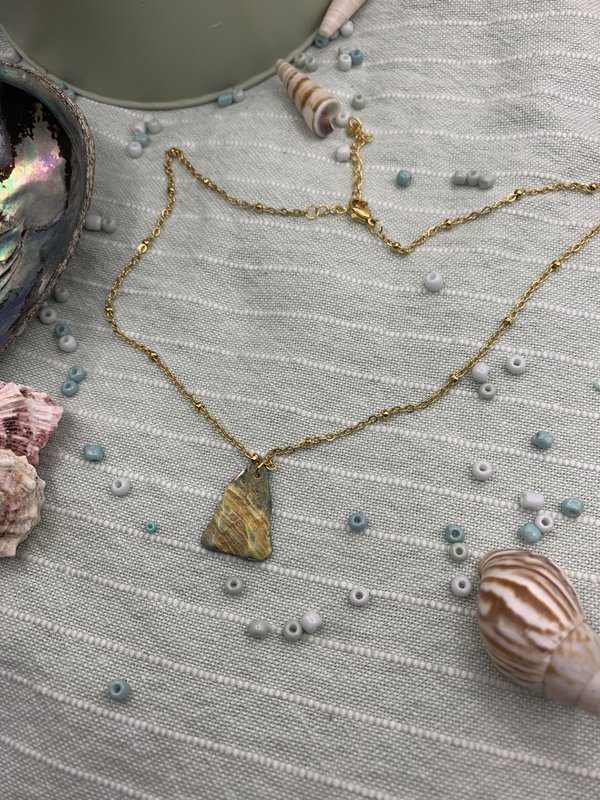 Naszyjnik z muszli | Paua/Abalone 40 cm złota, ręcznie robiona biżuteria plażowa ze stali nierdzewnej