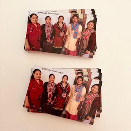 Renna Luna-Leena con maglione a collo alto blu - 100% lana morbida - gehaakt fatto a mano in Nepal