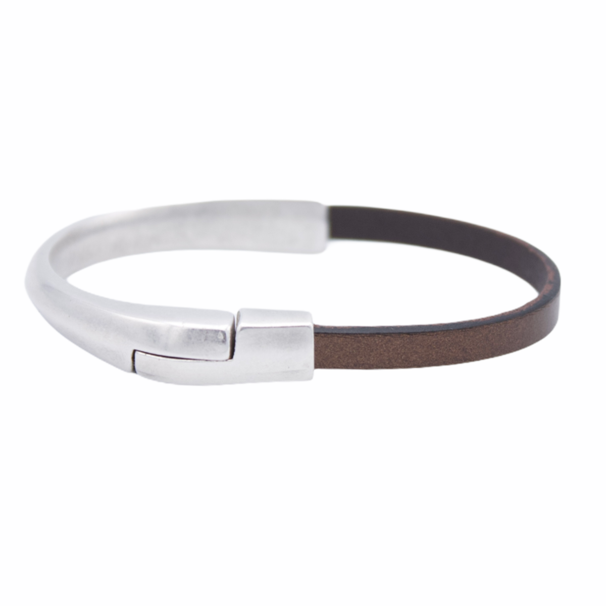 AMACAYACÚ (silver) leather bracelet with magnetic closure