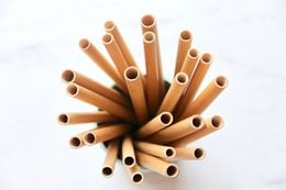 Straight bamboo drinking straws, 100-pack. Eco-friendly, reusable, and biodegradable straws made from natural bamboo material. Suitable for various beverages.