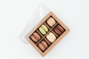6 | Nutty Box Mini Macarons