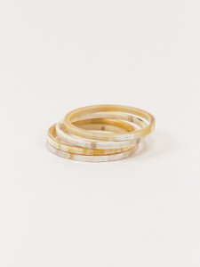 4 dunne armbanden in blonde hoorn