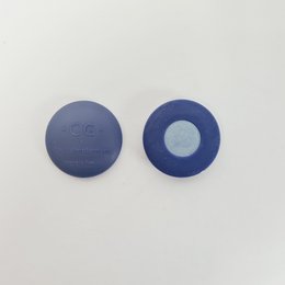 "Rubber and magnetic button for pins with solar, lunar, and mist designs. Suitable for use as a brooch."

The product appears to be a set of round, magnetic buttons or pins with a matte navy blue finish. The buttons feature simple, minimalist designs of the sun, moon, and a mist or cloud-like pattern. These buttons could be used to accessorize clothing, bags, or other items as decorative brooches or pins.