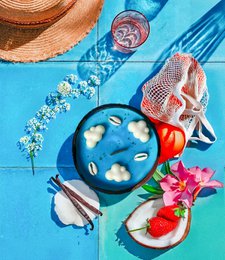  Coconut hull candle with strawberry, coconut, and vanilla scents. Includes coconut, vanilla bean, and strawberry accents.