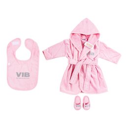 A pink hooded bathrobe, bib, and slippers set for kids. The bathrobe features a soft, plush material and a belted waist. The bib and slippers complement the set, creating a cozy and comfortable bath time ensemble.