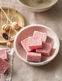 Rose-scented amber-colored wax blocks, 10 pieces per pack, for use in home fragrance diffusers or as decorative accents.