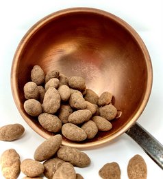 Cocoa-coated almonds, 1 kg bulk pack. Rich, chocolatey coating over crunchy almonds. Perfect for snacking or baking.