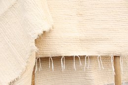 Bellezza sostenibile per la tua casa: tappeto tessuto a mano realizzato con materiali riciclati ♻️✨
