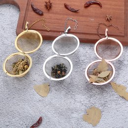 A stainless steel tea infuser in 4 colors - argent, doré, rosegold, and arc-en-ciel. The infuser is 1 cup in size and can be used to steep loose leaf tea.