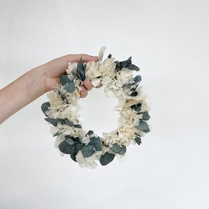 kleine droogbloemenkrans eucalyptus hortensia mix