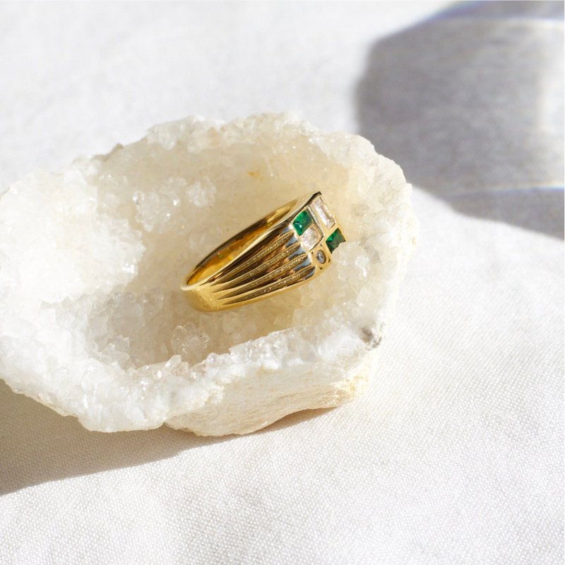 Harpa - Signet Ring for Women