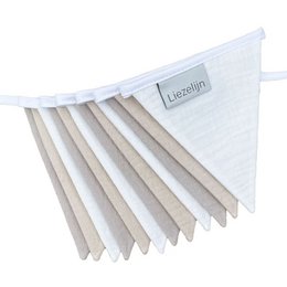  Natural-colored garland made of tetra flags, suitable for kids' decor.