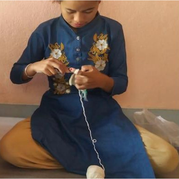 Luna-Leena Lamm Dolly Cuddle Off White – Bio-Baumwolle – 0+ – handgehäkelt in Nepal