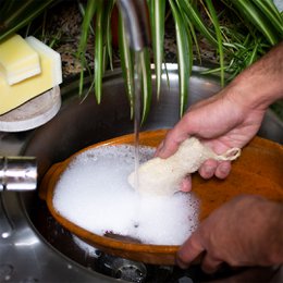 Luffa schuursponsje met handvat. Ergonomisch. Azal.