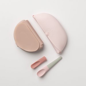 Sili Mini Go MAX – Teller + Trainingslöffel + Lätzchen