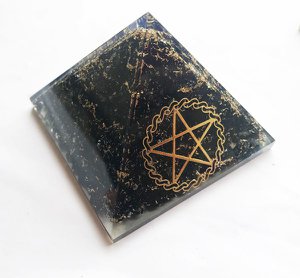 Orgone Zwarte Toermalijn Pentacle Piramide 65-70mm