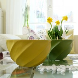 Wooden bowl in yellow and green colors, made of bamboo, available in different sizes, suitable for use as a fruit bowl, salad bowl, or decorative piece.