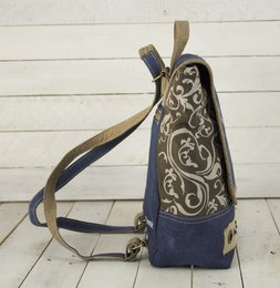 Domelo traditionele rugzak/schoudertas voor meisjes. Rugzak gemaakt van upcycled jeans en canvas met een hertenmotief