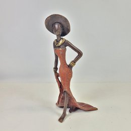 Bronze sculpture "Femme élégante with chapeau" by Soré | different sizes and colors