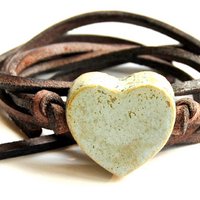Bracelet leather lace with an antique green heart