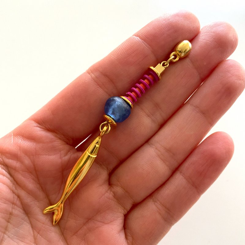 ARACATACA colorful golden earrings with fish pendants