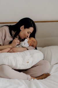 Stillkissen, Stillkissen, U-förmiges Kissen, Helfer für Mama und Baby, Fütterhelfer, Kissen zum Füttern (2 Farben)