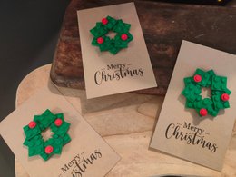 Set of 3 Lego-style Christmas cards with green wreath and red ornaments, featuring the text "Merry Christmas" on a kraft paper background.