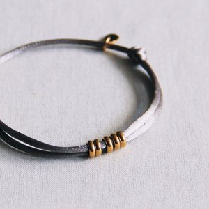 FW105 - Satin bracelet with rings - taupe / gold