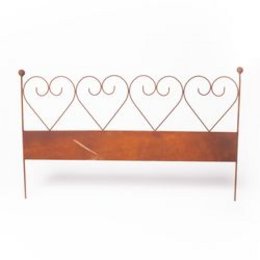 Decorative metal garden fence post with 4 heart-shaped cutouts, suitable for edging lawns or garden beds.