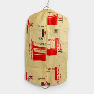 SUIT BAG | Umweltfreundlicher Kleidersack in beige-schwarz-rot