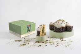  A traditional Italian Easter cake made with Sicilian pistachios, presented in a green gift box.