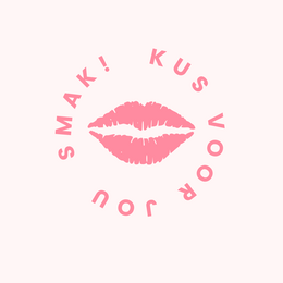 A round, pink-colored mood light with the text "Smak! Dikke kus voor jou!" (Smak! Big kiss for you!) printed on it. The mood light is surrounded by pink heart shapes.
