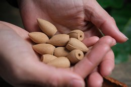 Weihnachtsgeschenk – Thujaholz – Rückfluss-Räucherkegel