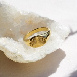 Medilion - Signet Sun Burst Gold Ring