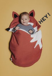  Red fox-themed baby sleeping bag with pointed ears and a playful "Hey!" text overlay.