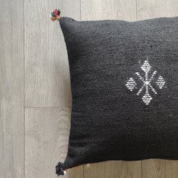 Sort marokkansk pude i bomuld