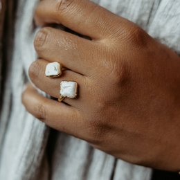Elegant statement ring with square-shaped white stones, creating a modern and minimalist design.