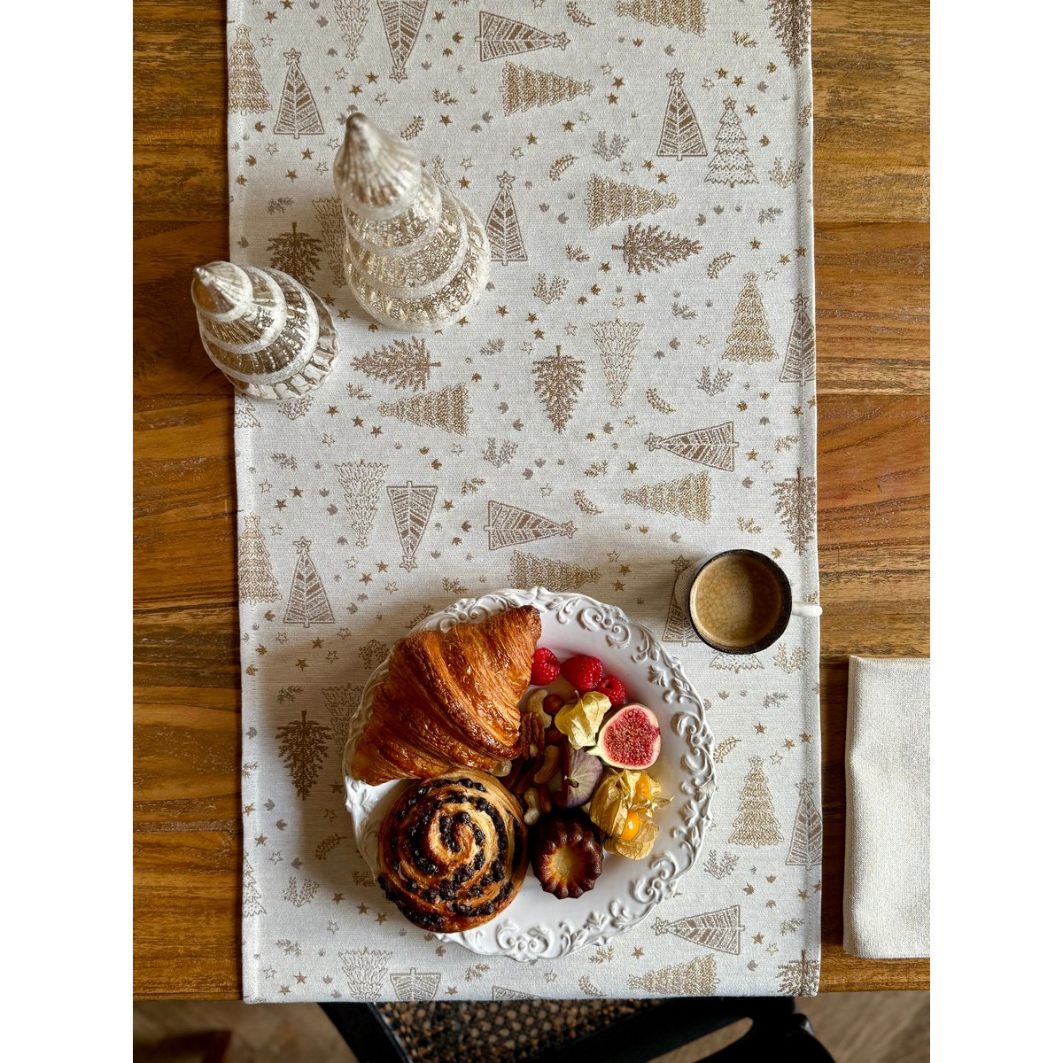 Light Christmas Table Runner, different sizes | Golden Forest