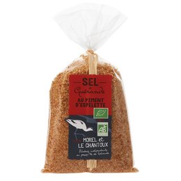 Organic Guérande salt with Espelette pepper, 250g bag. Seasoning with earthy, spicy flavor. Suitable for cooking, seasoning, and adding to dishes.